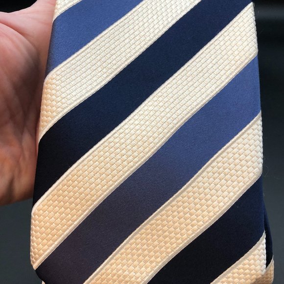 Donald J Trump Neck Tie Blue Stripes Cream 100% Silk Signature Collection - Picture 6 of 6